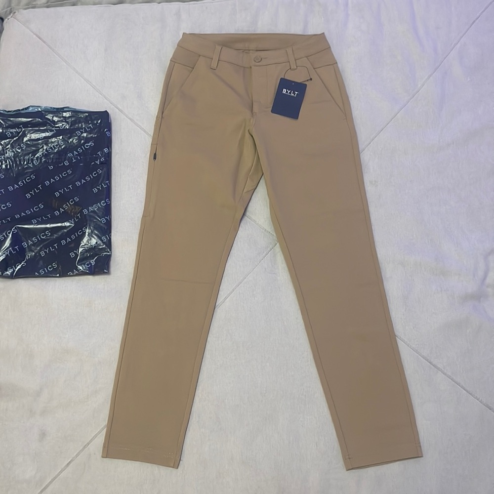 Bylt Basics Everyday Pant 2.0 slim/tapered in tan